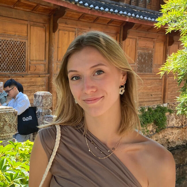 Babysitter in Pau: Valeria