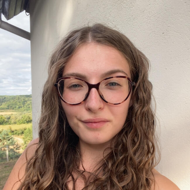 Babysitter in Tosny: Marine