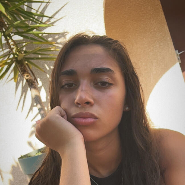 Babysitter in Saint-Dié: Elena