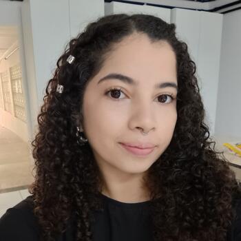 Babysitter in Paulista: Hillary