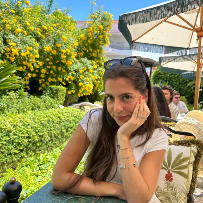 Babysitter in Almada: Inês