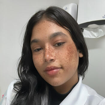 Babá em Goiânia: LARISSA