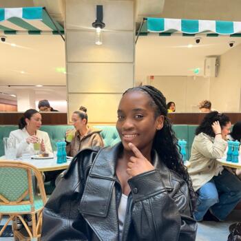 Babysitter in Paris: Rockia