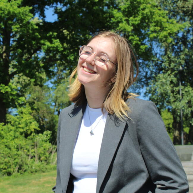 Babysitter in Niel: Caitlin