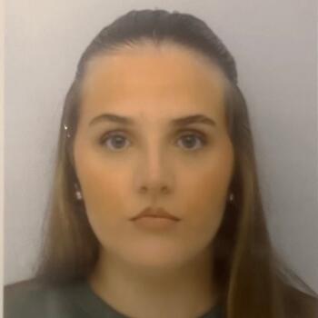 Babysitter in Paray-Vieille-Poste: Talia