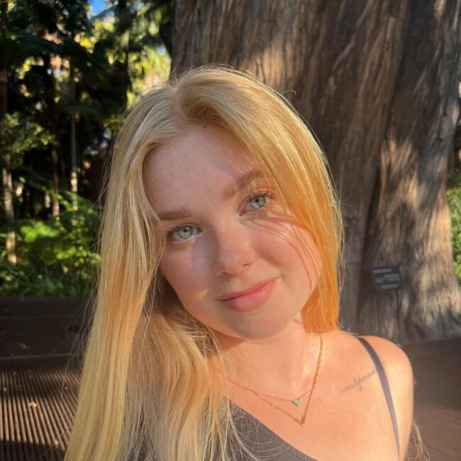 Baby-sitter in Kelowna: Elina