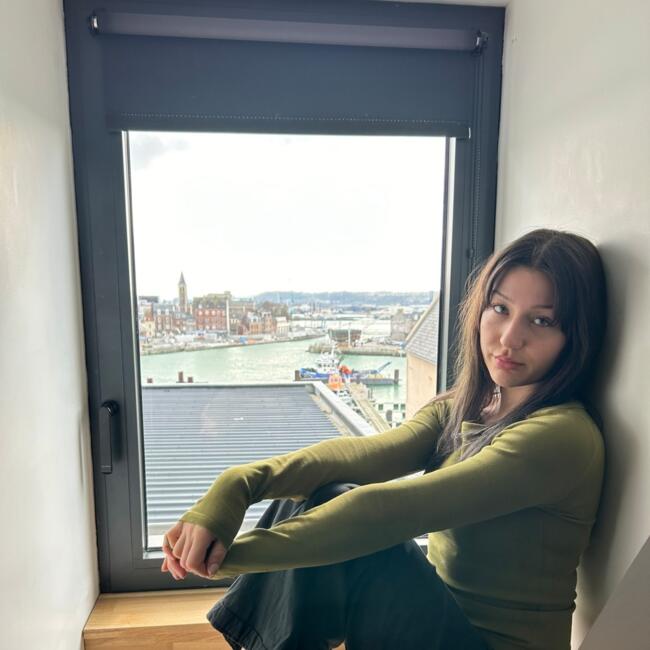 Babysitter in Kingston upon Thames: Laura