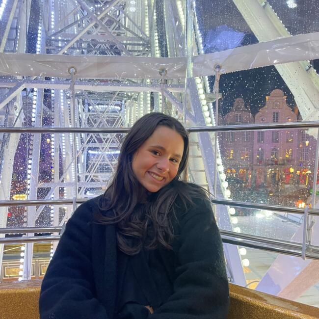 Babysitter in Zutkerque: Louna