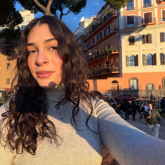 Babysitter in Milan: Giulia