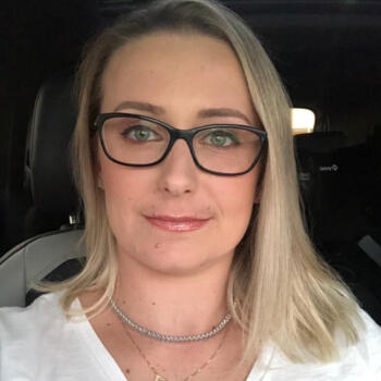 Emprego de babá em Gaspar: emprego de babá Sabine