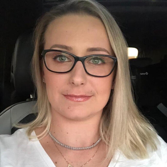 Emprego de babá em Gaspar: Sabine