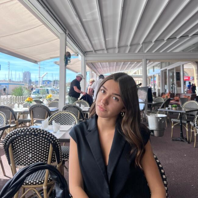 Babysitter in Éguilles: Stella