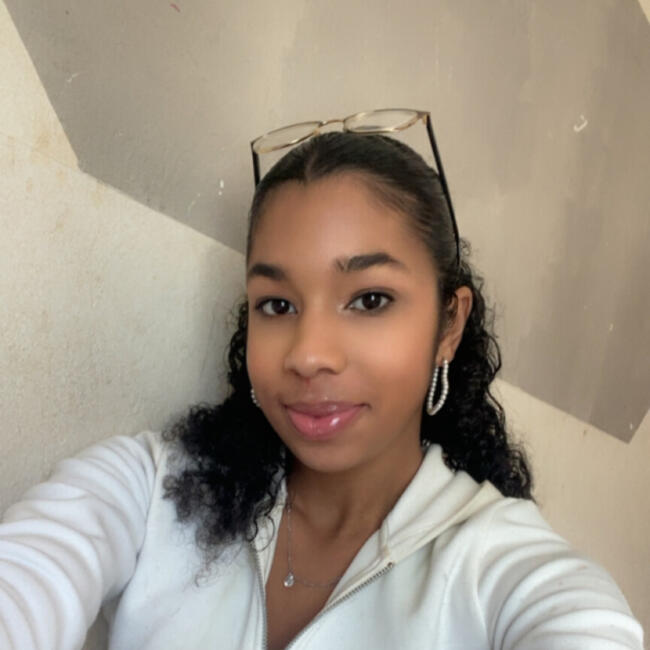 Babysitter in Bordeaux: Khadija