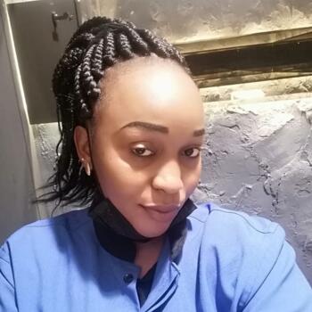 مربية أطفال الدوحة: Nicole