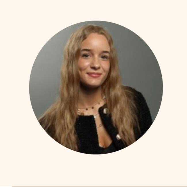 Babysitter in Chartres-de-Bretagne: Louise