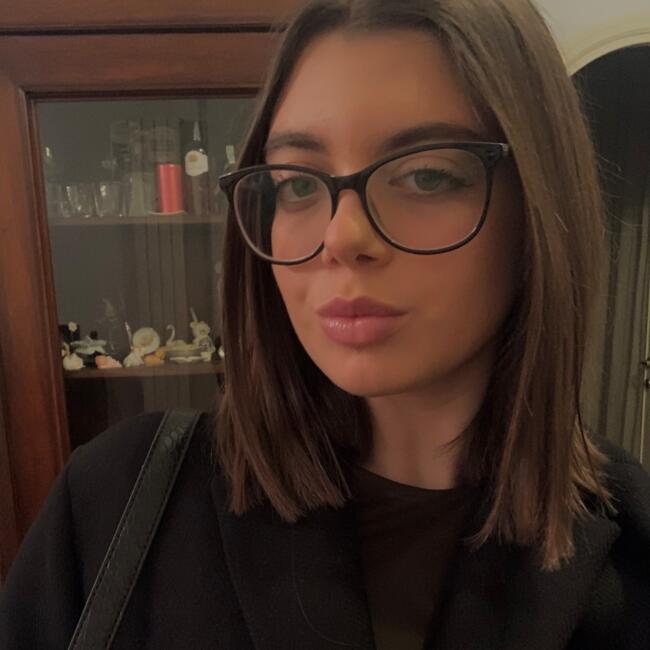 Babysitter in Rome: Laura