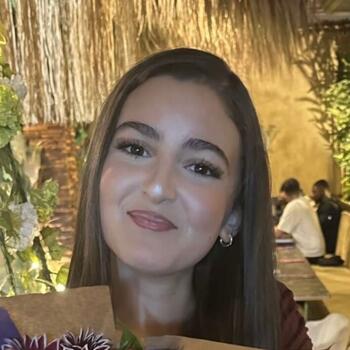 Babysitter in Paris: Sara