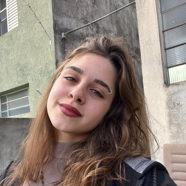 Babysitter in Vila Verde: Isadora