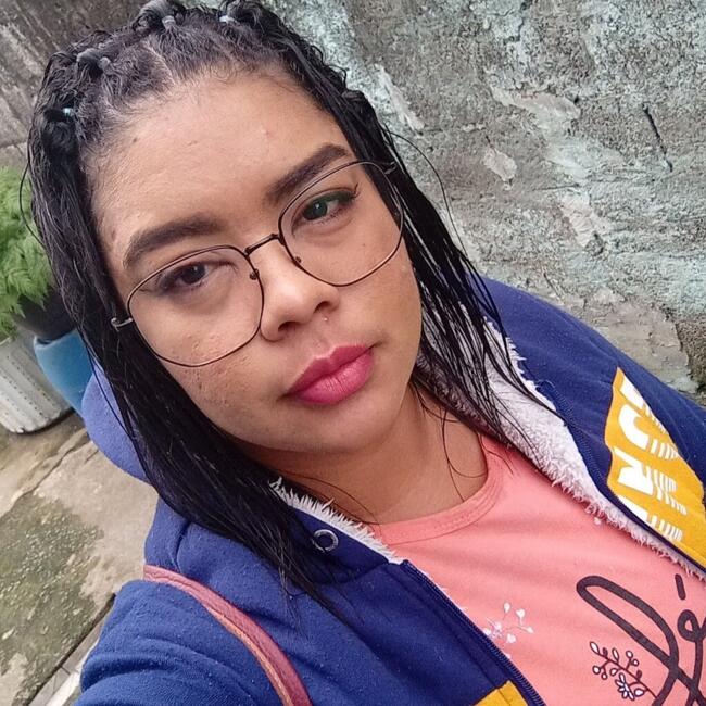 Babysitter in Valparaíso de Goiás: Thaynara