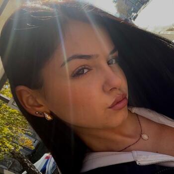 Bebisiterka u Niš: Ema