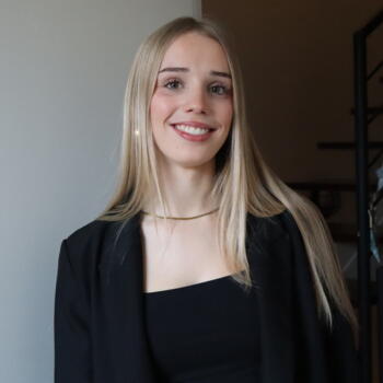 Babysitter in Champs-sur-Marne: Angèle