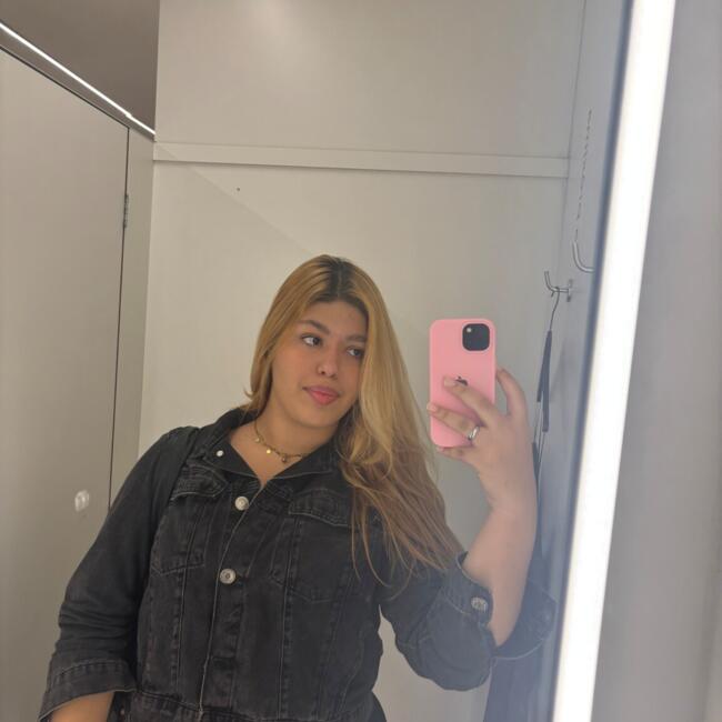 Babysitter in Queimados: Emily