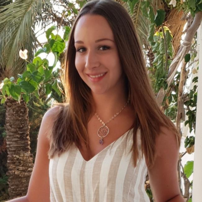 Barnevakt i Namur: Estelle