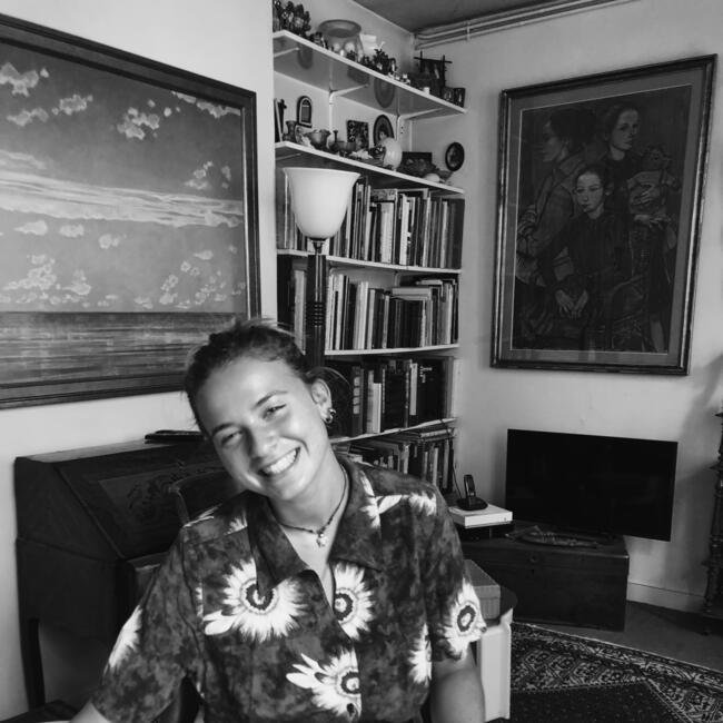 Babysitter in Paris: Emma