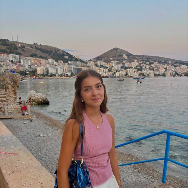 Babysitter in Caissargues: Azja