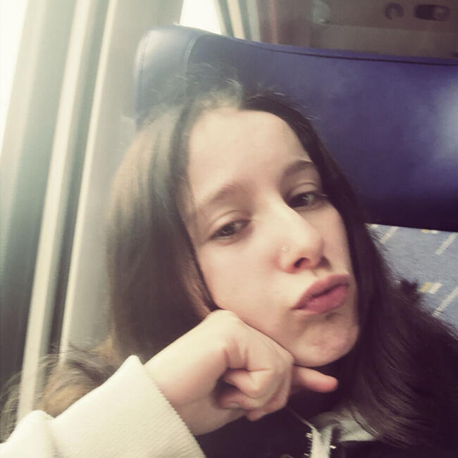 Babysitter in Saint-Vigor-le-Grand: Cindelle