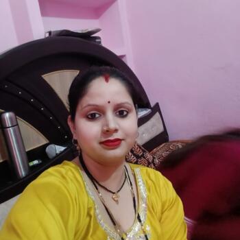 वाराणसी में बेबीसिटर: Ragini