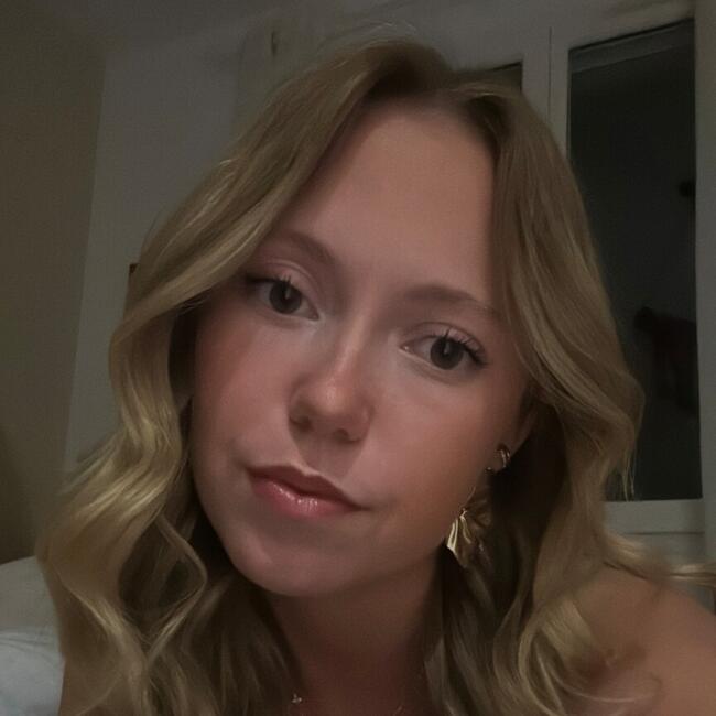 Babysitter in Saint-Just-Malmont: Pauline