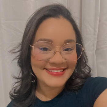 Babysitter in Vila Velha: Emily