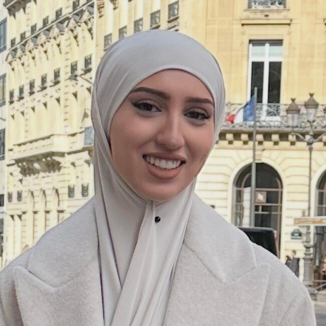 Babysitter in Lyon: Farah