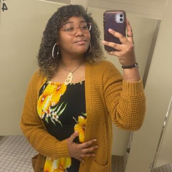 Babysitter in Milwaukee: Vivianna