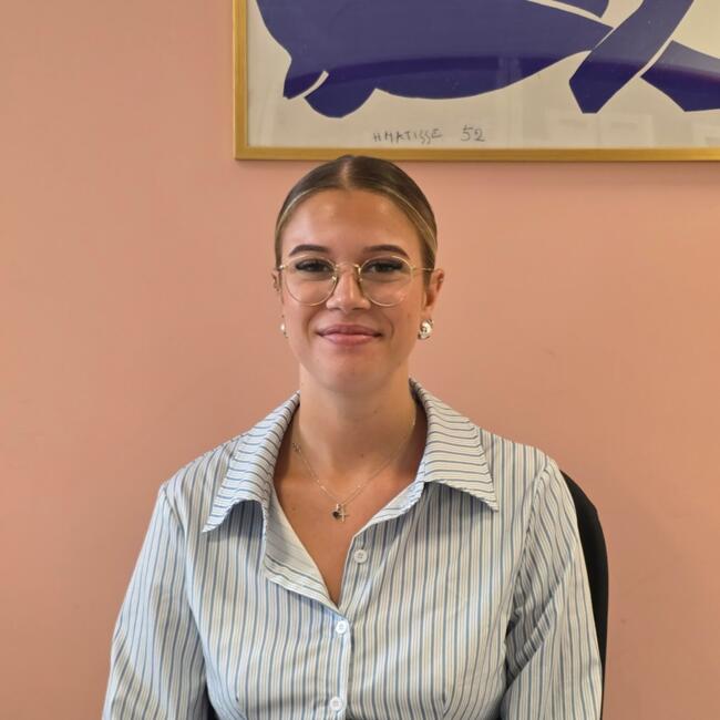 Babysitter in Chessy: Manon