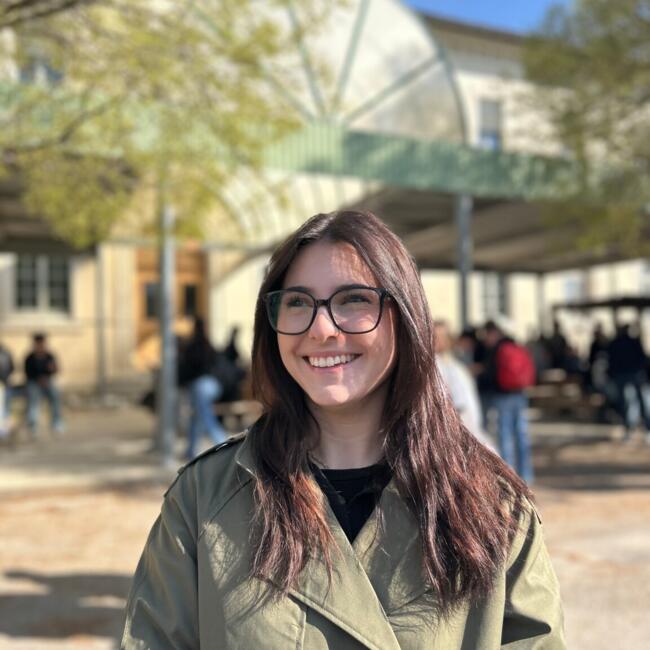 Babysitter in L'Isle-sur-la-Sorgue: Paloma