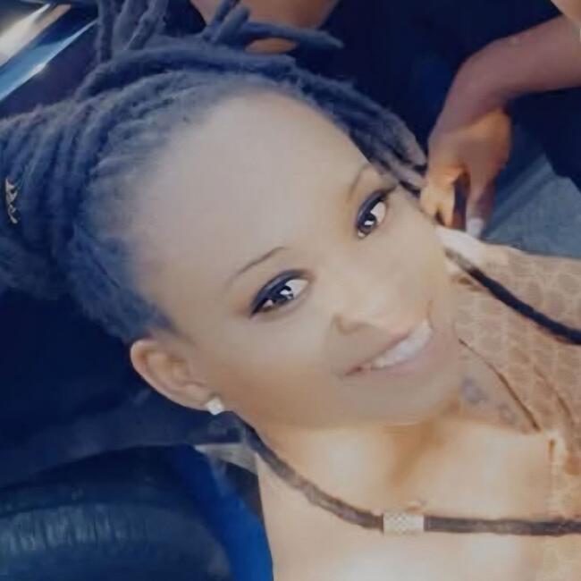 Babysitter in Petal: Denea
