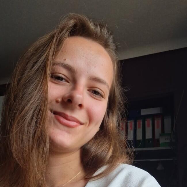 Babysitter in Brignoles: Alix