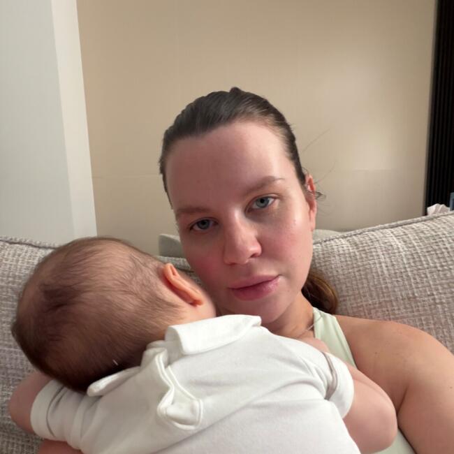 وظيفة جليسة أطفال في دبي: Mari