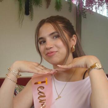 Baby-sitter in Laval: Amira