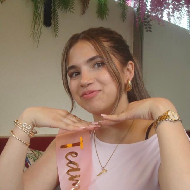 Baby-sitter in Laval: Amira
