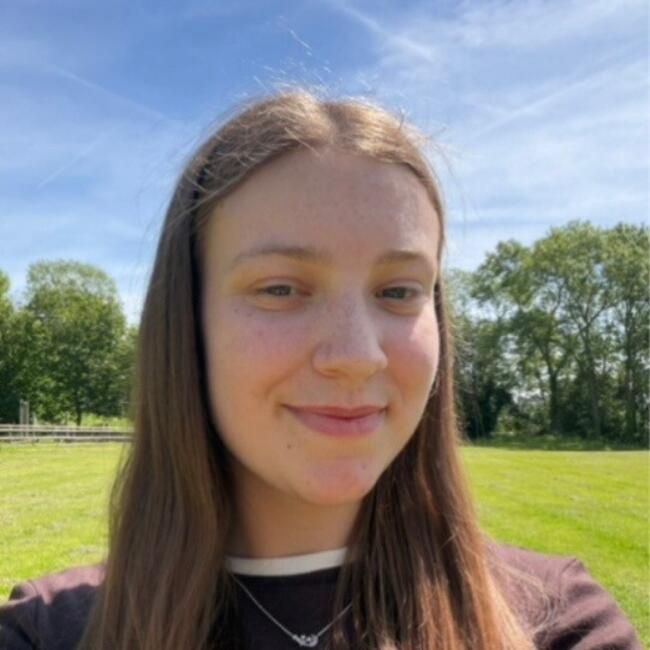 Babysitter in Mynydd Isa: Meg