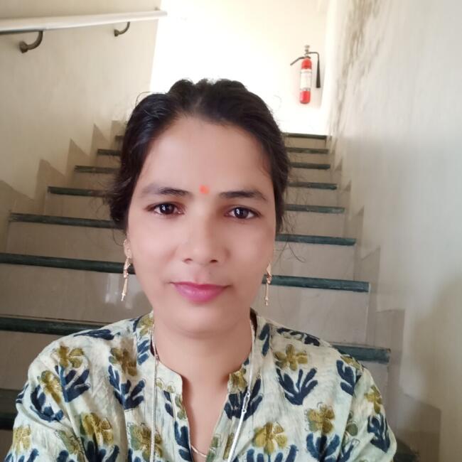 इन्दौर में बेबीसिटर: Radha