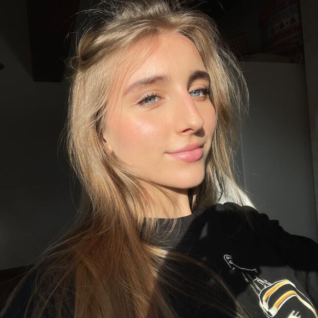 Babysitter in Wroclaw: Victoria