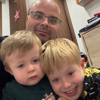 Trabajo de canguro en Castellanos de Villiquera: trabajo de canguro Javier