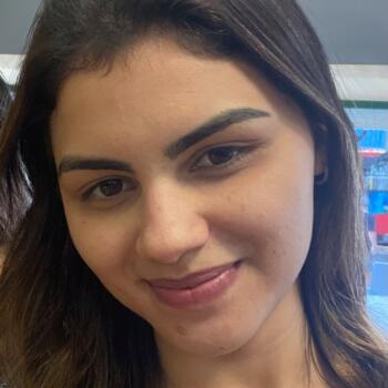 Babysitter in Ribeirão das Neves: Larissa