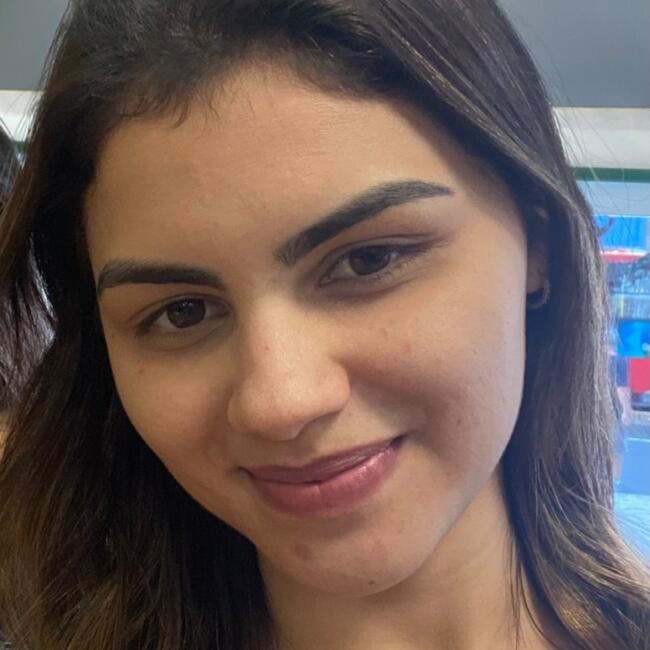 Babysitter in Ribeirão das Neves: Larissa