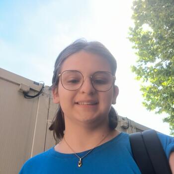 Babysitter in Moussac: Layna