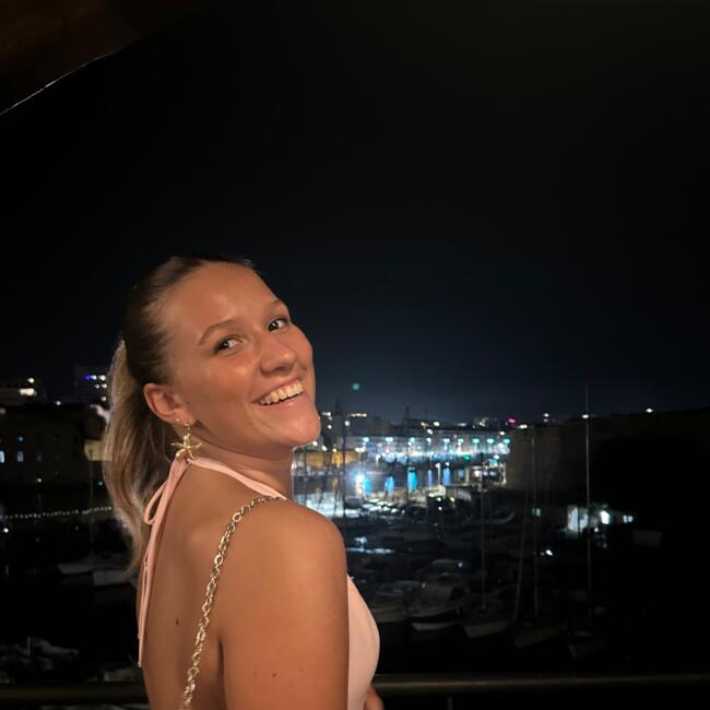 Babysitter in Marseille: Charlotte